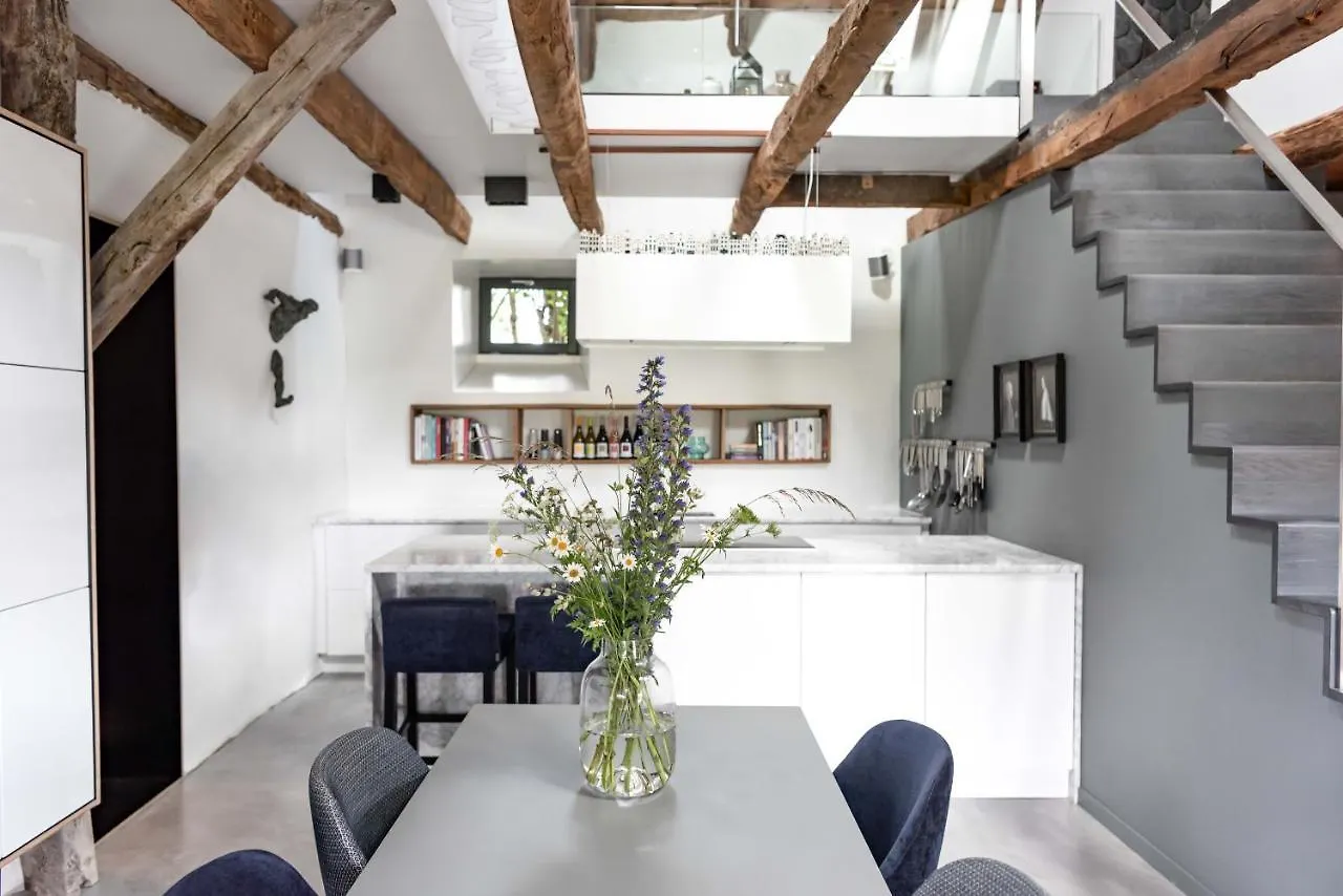 MAISON de la Bonne Vie Therondels Couette-café